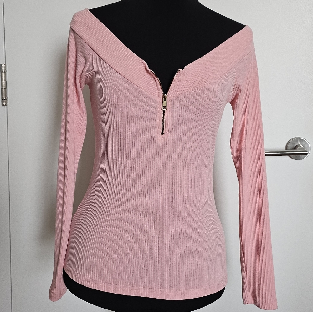 D.i.a Gyaru Pink Off-Shoulder Ribbed Long Sleeve Top Gold Zipper Front